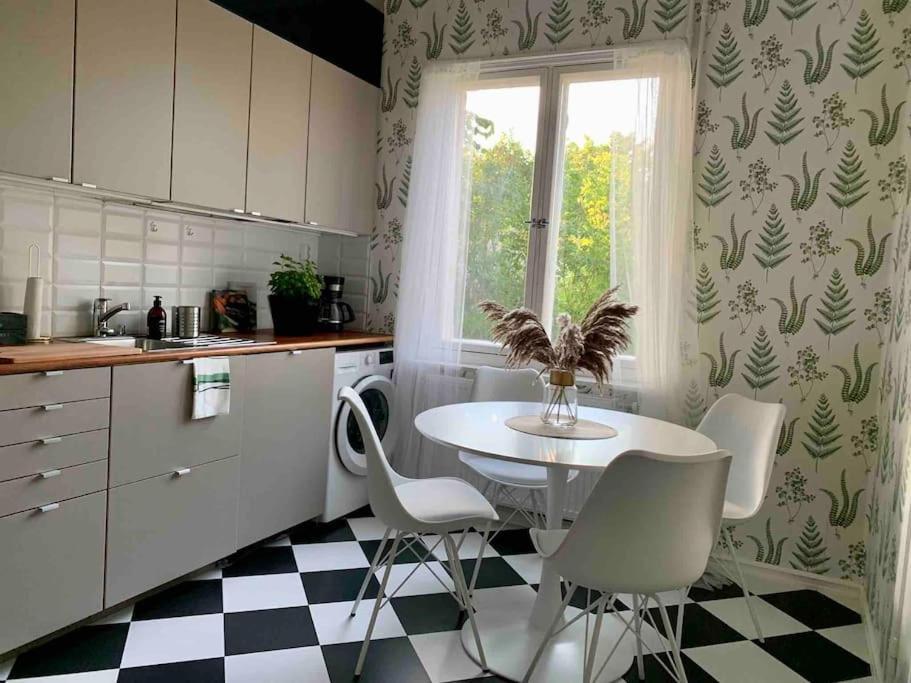 Smakfull Centrumlaegenhet, 3 R + K, 80 M2 Mariehamn